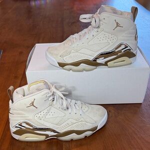 Nike Kids Sneakers in Cream and Gold